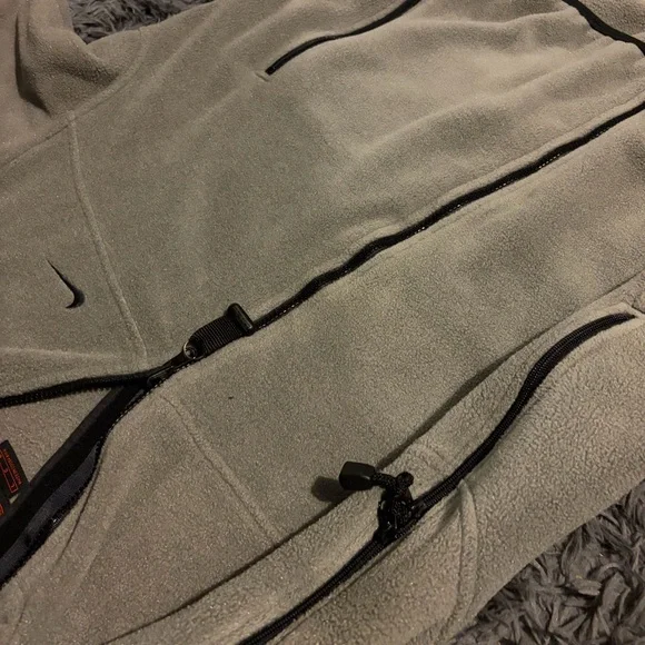 Nike ACG Men's Beige Performance Jacket - Picture 6 of 10